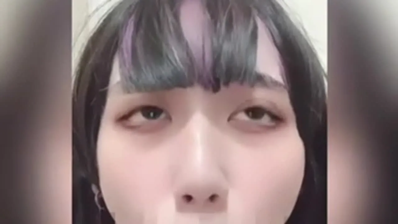 【野外露出/喉奥イラマ】容姿端麗な今時ムスメを公衆トイレに放置し顔も名前も知らない男に奉仕させ遊んだ映像を公開する。 - FC2 Video - 224049