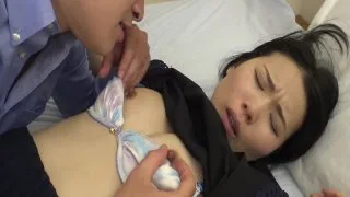 【素人】くびれが美しい綺麗系人妻さん。 不倫セックスで汗ばみながら悶え、本気の中イキ！ - FC2 Video - 228045