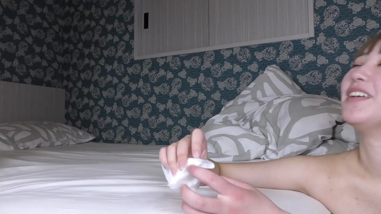 顔出すずちゃんと初ホテル、フェラからの口内発射 - FC2 Video - 229282