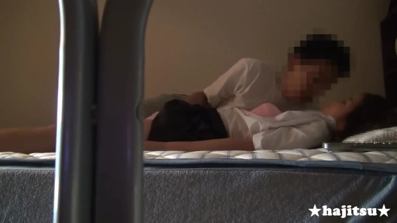 とっても敏感体質のはじつちゃん!上目づかでチ○ポを舐めまわし騎乗位で挿入~最後は中出しフィニッシ - FC2 Video - 229894