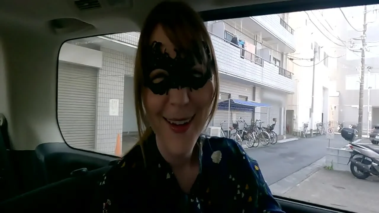 個人撮影　金髪色白ふわふわおっぱい外国人人妻に車内でフェラ★ノーハンドフェラ★ - FC2 Video - 230042