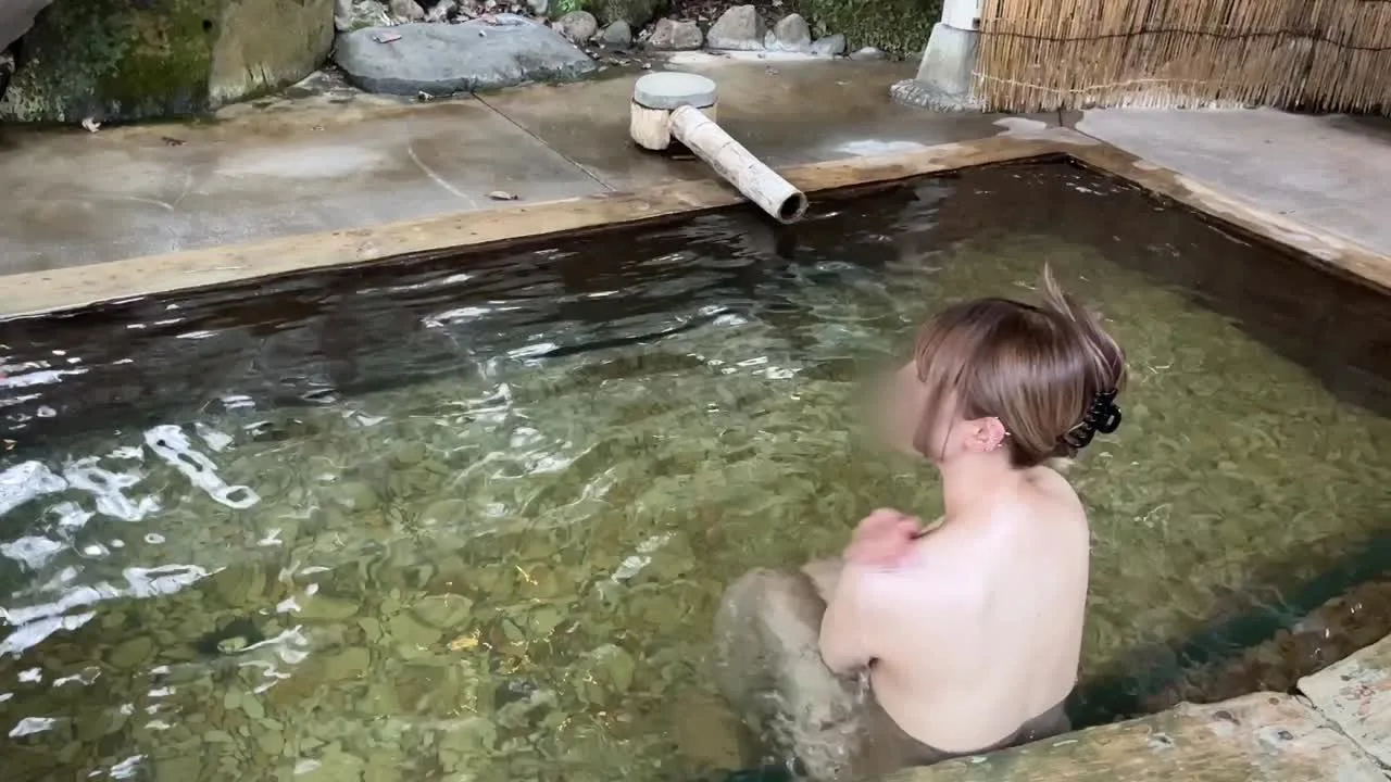 Gカップむちむち美女の温泉旅行記♡庭園露天風呂でその豊満な身体を曝け出す！ - FC2 Video - 230499