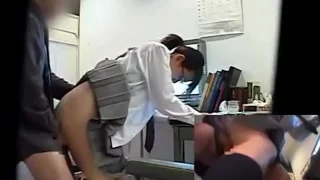 保健室でヤッちゃう先生と生徒の一部始終を**見 - FC2 Video - 232009