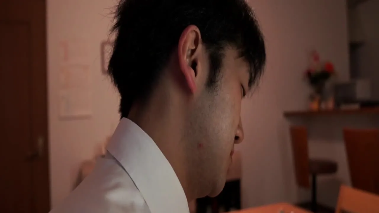 【人妻不倫】新婚妻を旦那の前で寝取りハメ！他人チンポでズコバコ突いて喘がせまくる。 - FC2 Video - 232483