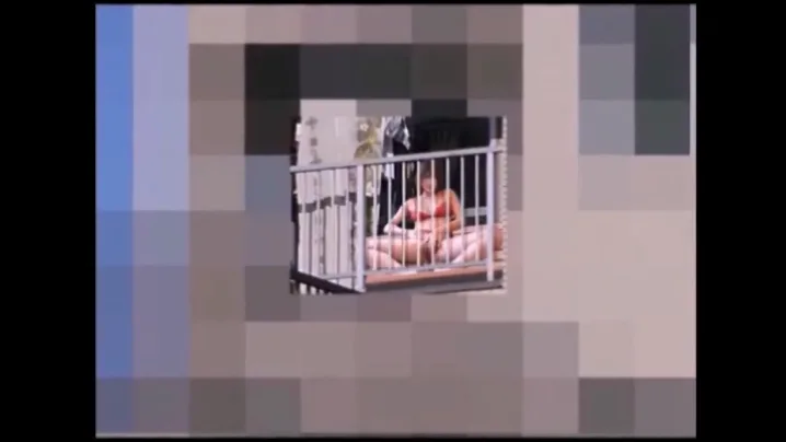 普通の主婦がベランダでオナニー - FC2 Video - 232556