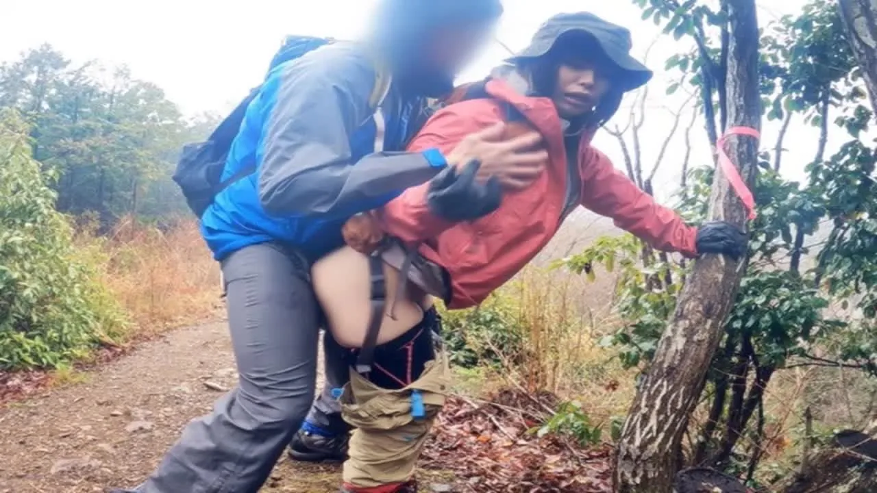 Ｈカップ爆乳の登山じょしと山頂露出エッチ！あったか喉マンコでザーメン２発ごっくん！ - FC2 Video - 235233