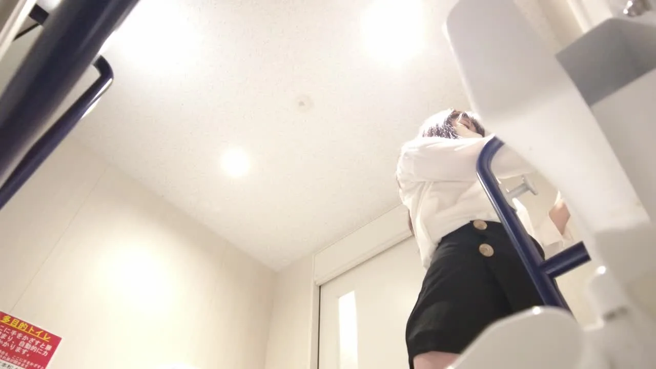 美女の洗面所レポート パイパンOLさんのオマ●コくぱあ - FC2 Video - 235793