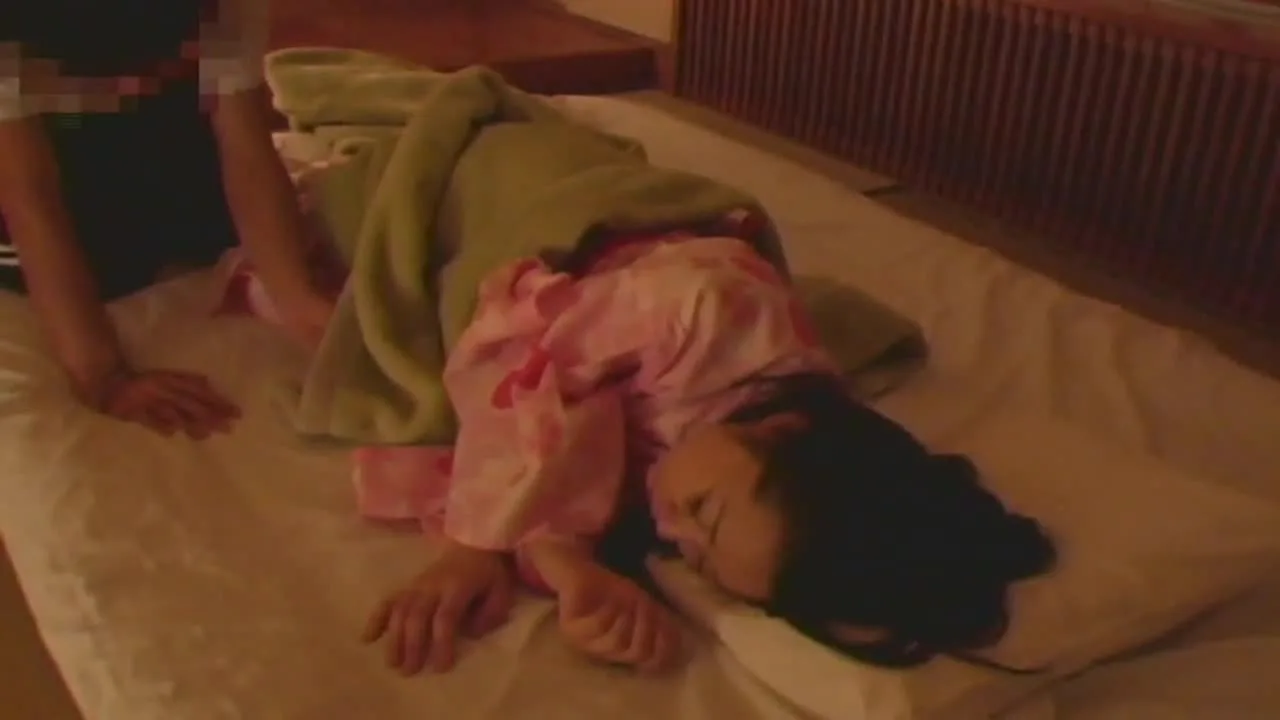 【素人】アラサー巨乳OL温泉一人夜這いかけられ旅 - FC2 Video - 238688