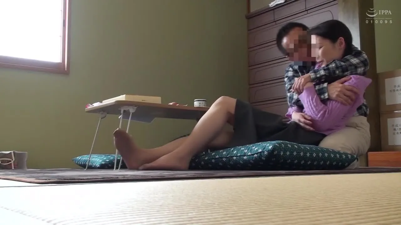 【素人】スレンダーボディの淫乱熟女。久しぶりのセックスに興奮してアへ顔絶頂しまくりです。 FC2-P - FC2 Video - 239230