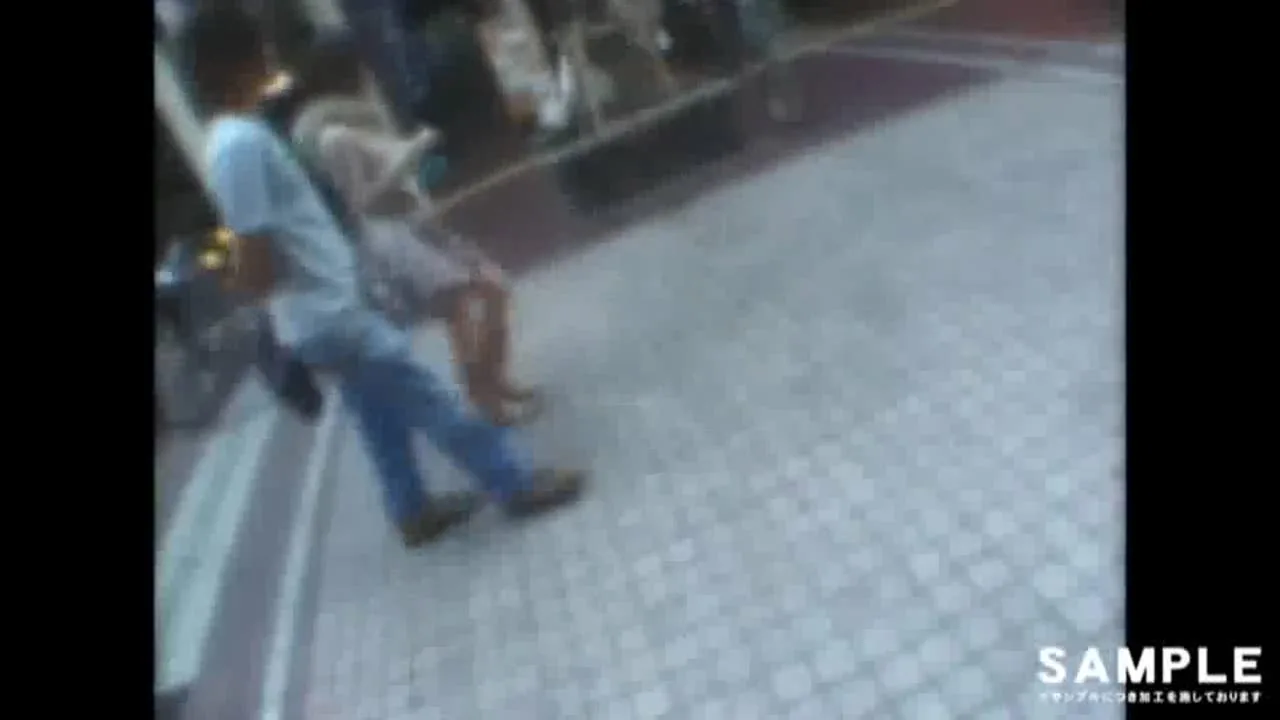 【無修正】人妻に生挿入!!3発目あった!!カラオケ3P主婦の昼下がり!!アニメ声の喘ぎ声＆ - FC2 Video - 239908