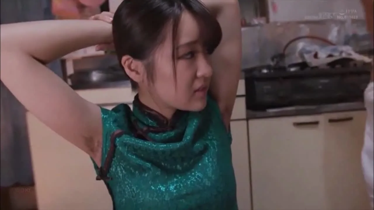 中華料理 3/5 - FC2 Video - 240372