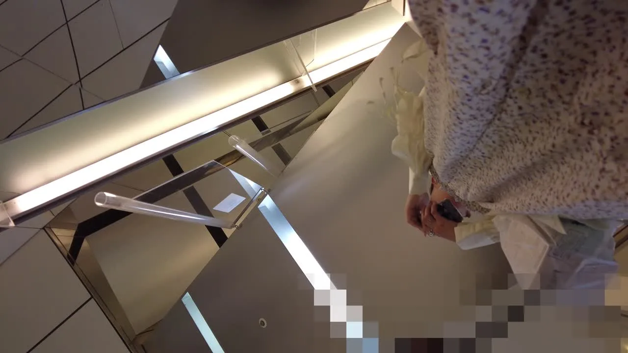 アイドル級 色白美人の絶景真下アングル。（声かけあり） - FC2 Video - 240928