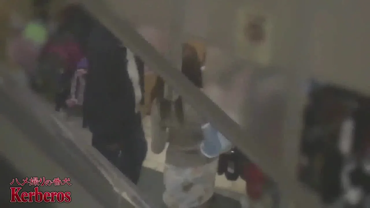 【無修正ｘ個人撮影】人の奥さん 旦那と買い物中に呼び出して中出しSEXの後で - FC2 Video - 242034