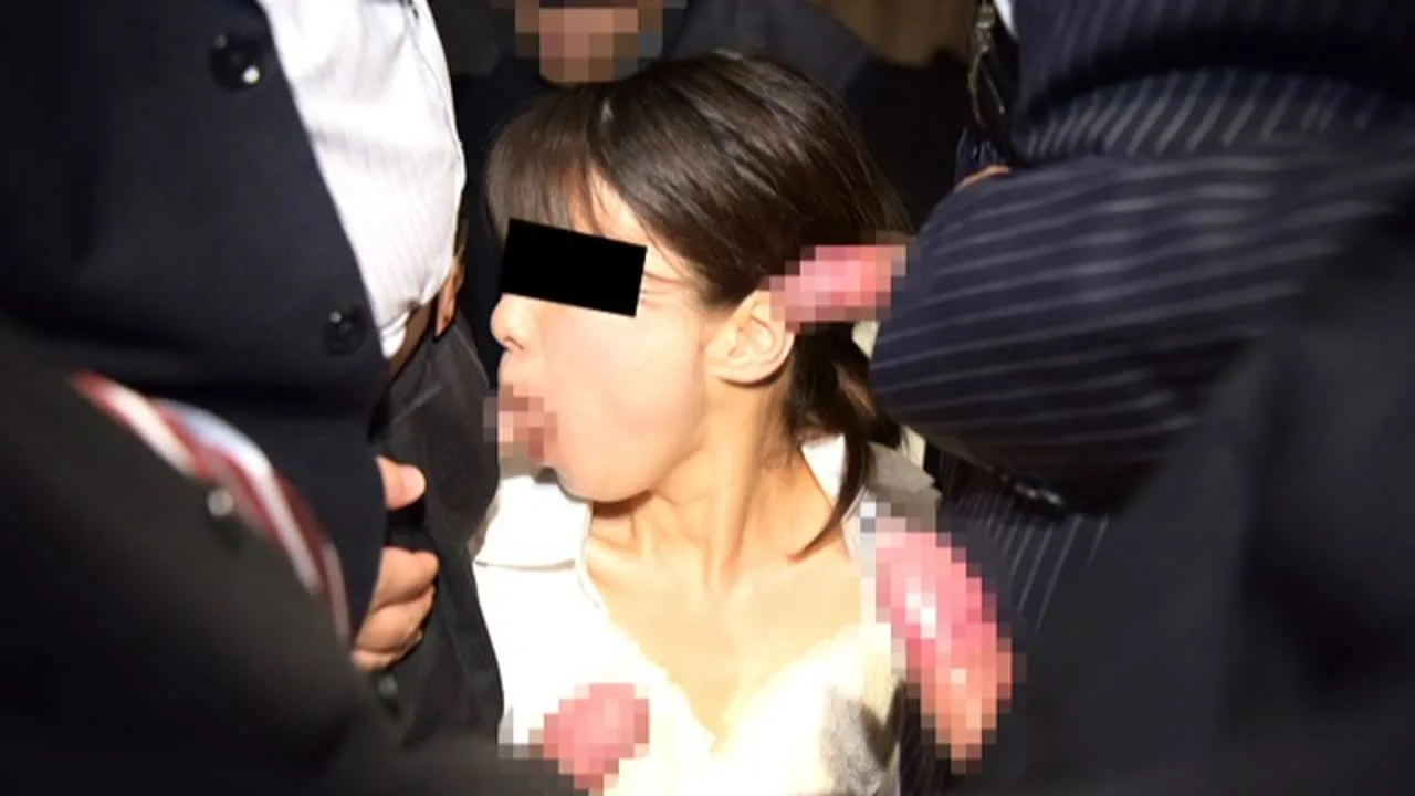 女子大生の頃から乱交パーティーに参加していたＯＬがマンを持して復活！複数チンポに囲まれごマン悦！ - FC2 Video - 242070