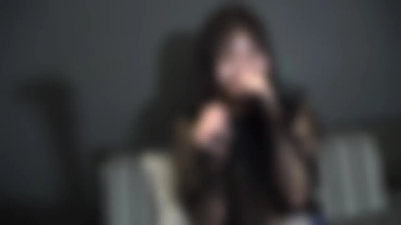 【無/初撮り】※脱処女！イチゴのパンツをはいてきた経験人数ゼロのまなちゃん(18)チャラ男に好き放題され、おまけに中出しまでされる。 - FC2 Video - 243664