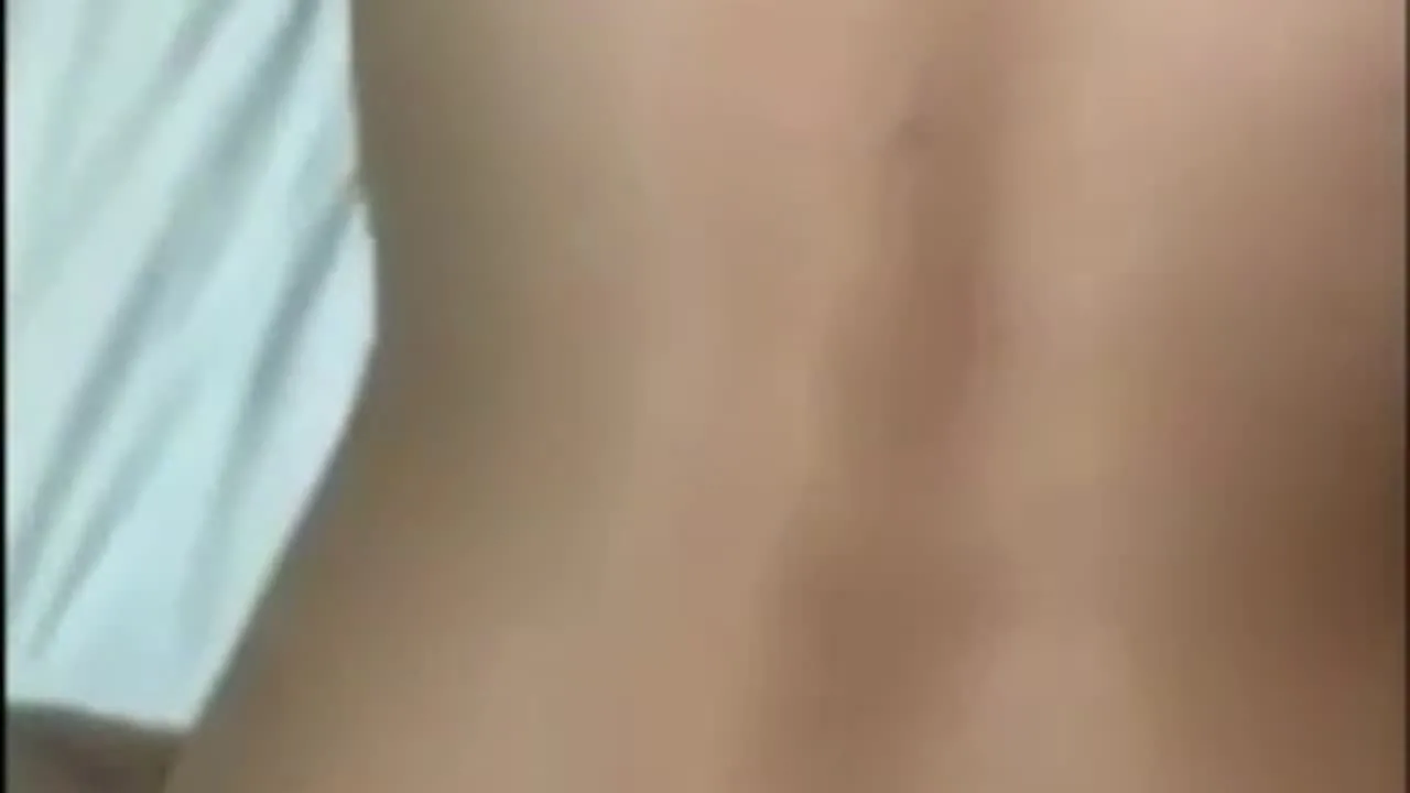 【無/本編顔出し】容姿端麗な見た目と裏腹に肉厚黒ビラのグロマン！使い込まれたグロマンを中年男のチンポと手マンで欲望のままに躾けた未来ある若者の黒歴史確定の映像を公開する - FC2 Video - 244372