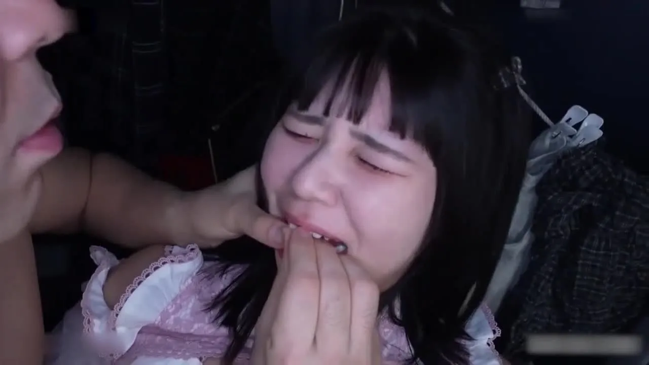 (無)　トー横地雷系女子を拉致って**ガンギマリ常習化 4日間ｗｗｗ - FC2 Video - 246594