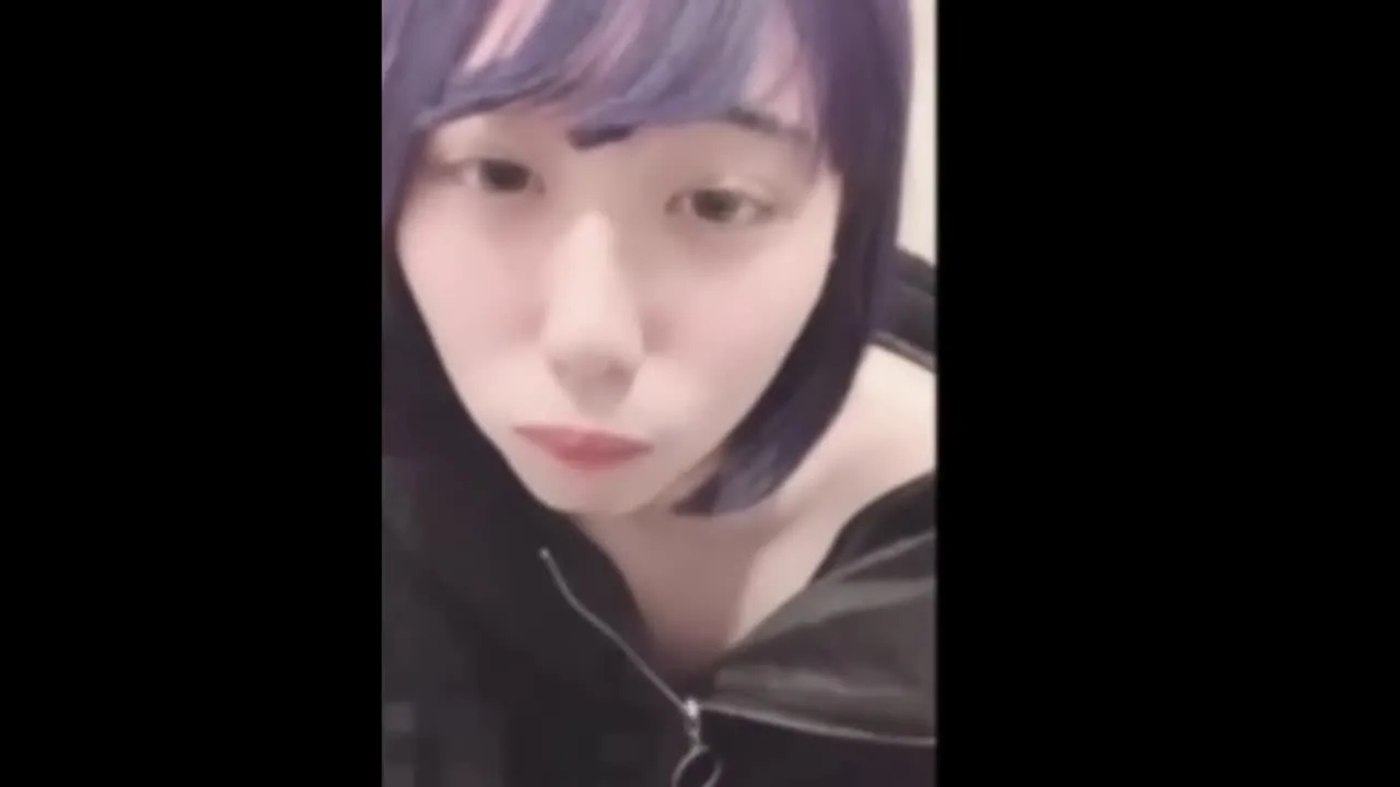 【野外露出/喉奥フェラ】色白デカ尻美人！中年男達のチ〇カスお掃除喉奥フェラにアパート露出徘徊で容姿端麗で汚れを知らない子を我々好みに躾けた映像を公開する。 - FC2 Video - 248625