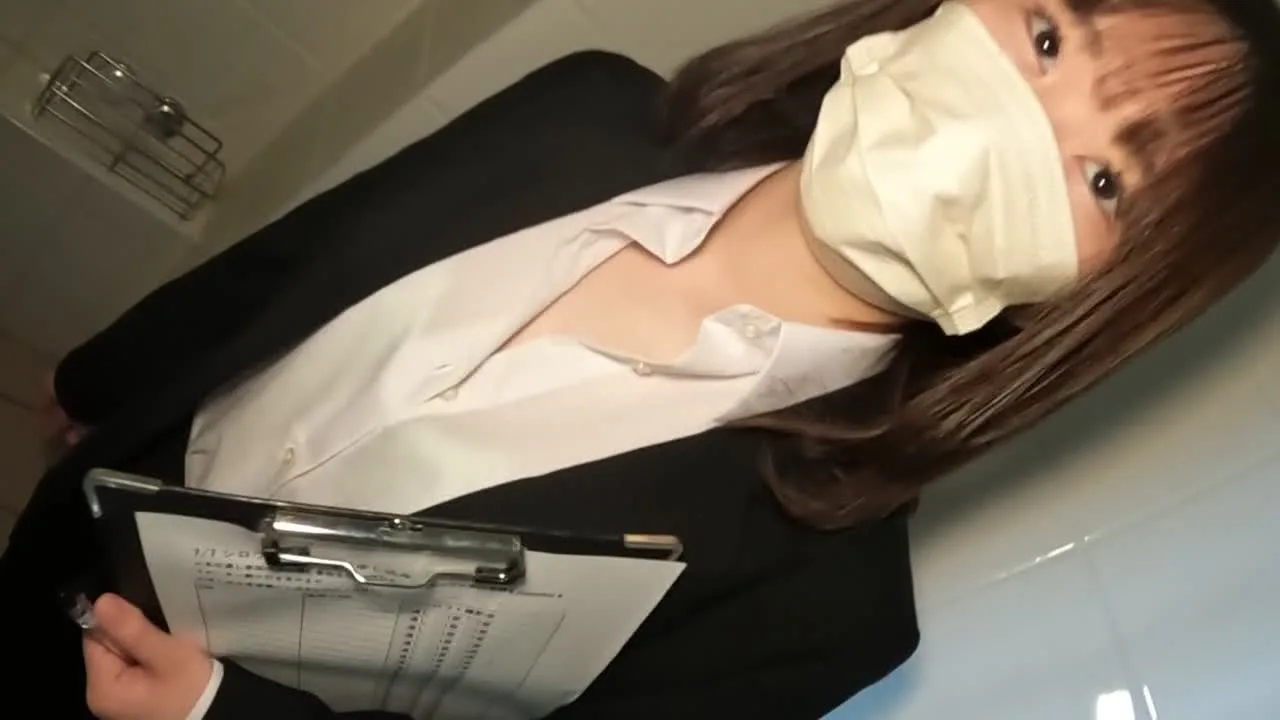 高級車専門レンタカー従業員！パンチラ03【パンツズリ下げ強行、新人系従業員が狙い目】 - FC2 Video - 249291