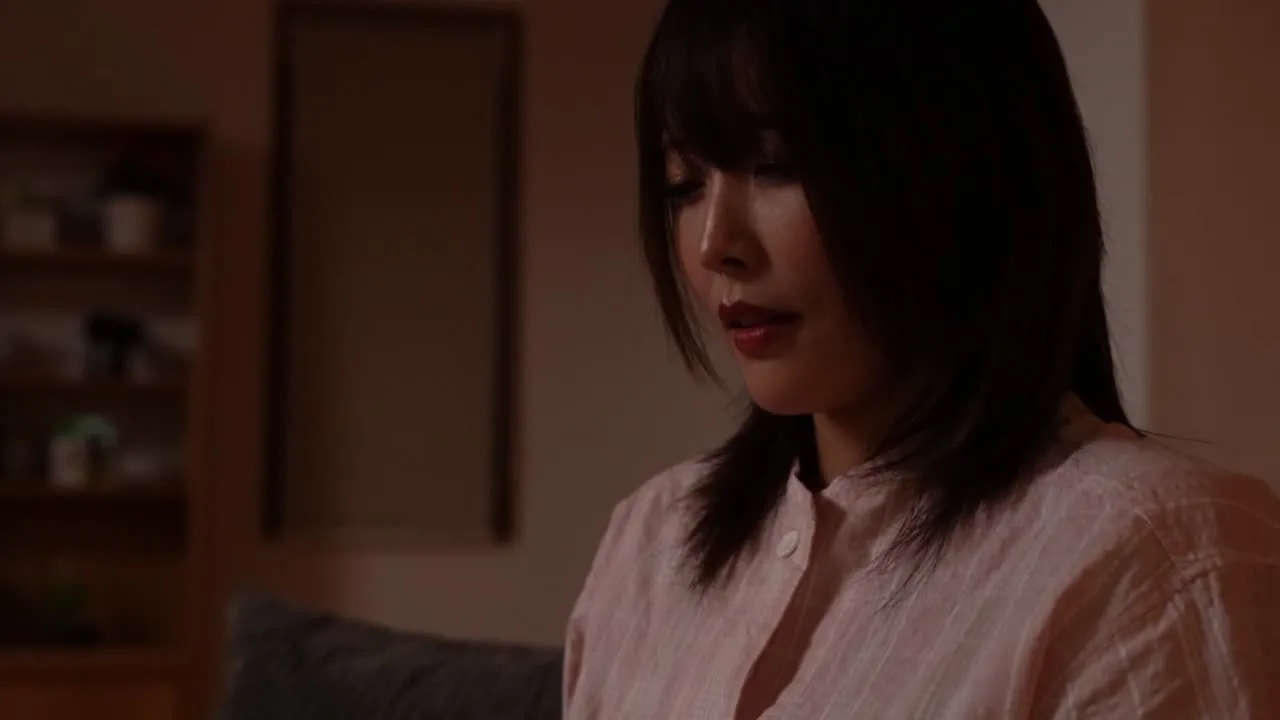 Ｇカッフ９０ｃｍ越えテカ尻の物腰柔らかい美人妻の舐め犬になってみたところ３Ｐ乱 交クンニて潮吹きヘ - FC2 Video - 250598