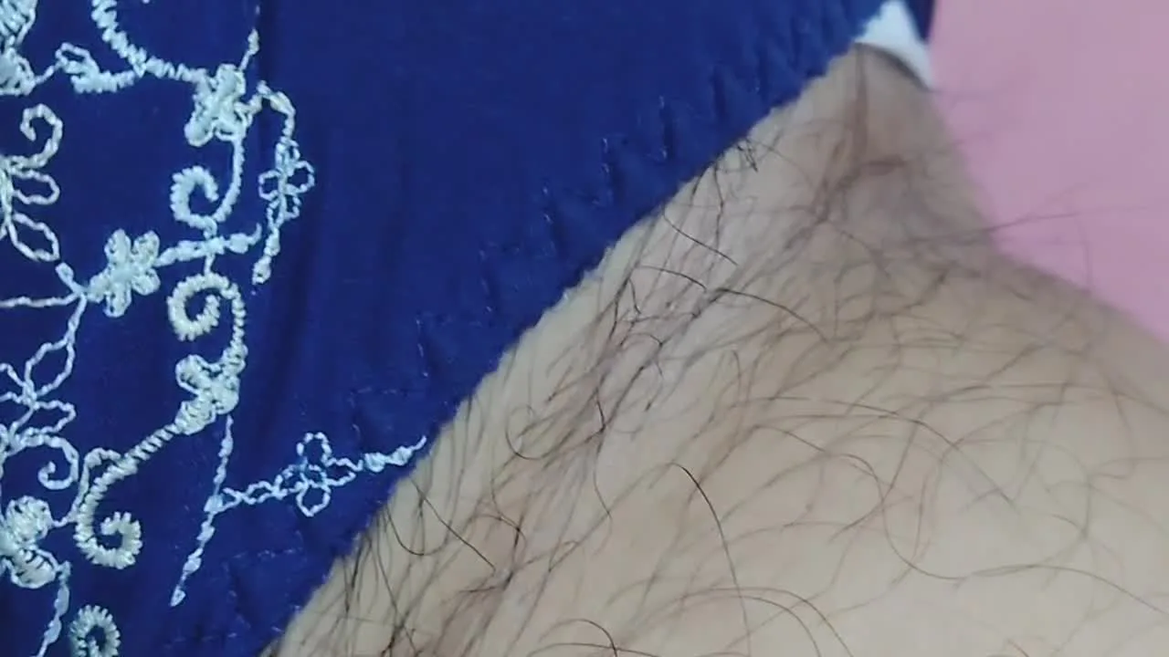 【剛毛・ハミ毛】リクエスト採用動画！全身もじゃもじゃ剛毛肉便器愛香のハミ毛を見てください♡ - FC2 Video - 251434