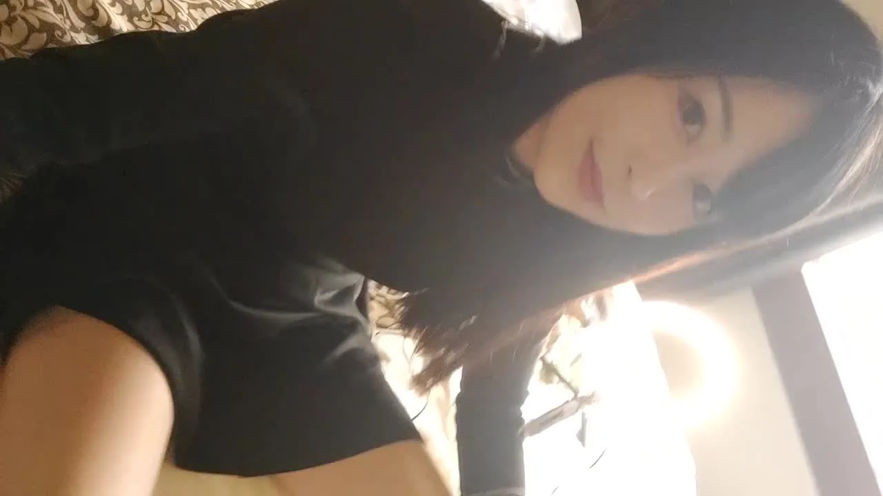 みきちゃんの自撮りしながら顔面踏み付け　ハイヒール編 - FC2 Video - 251456