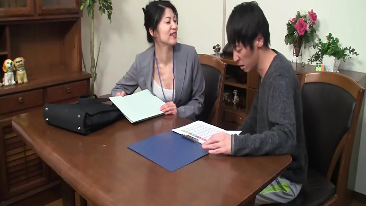 【生保レディ】スーツ姿の清楚でエロいおば様。お客様のおチンポに絶品フェラご奉仕。 FC2-PPV-4 - FC2 Video - 252609