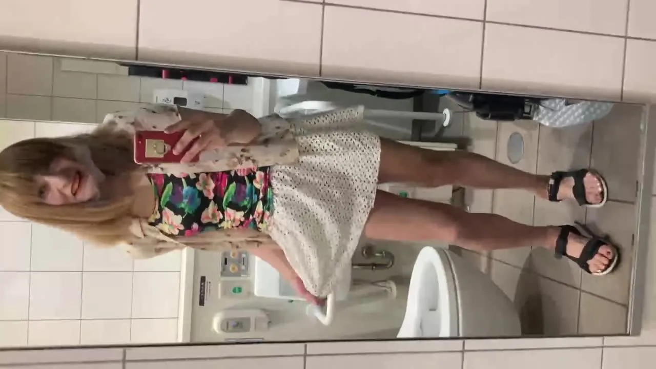 Anne’s cutie, upskirt exhibition - FC2 Video - 253703