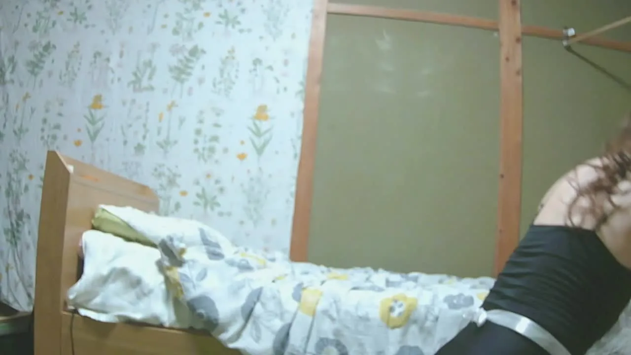 ジュンはエッチな女装子。今日は裸にエプロンです。でもペニクリ見せてはNGですからね。 - FC2 Video - 255341