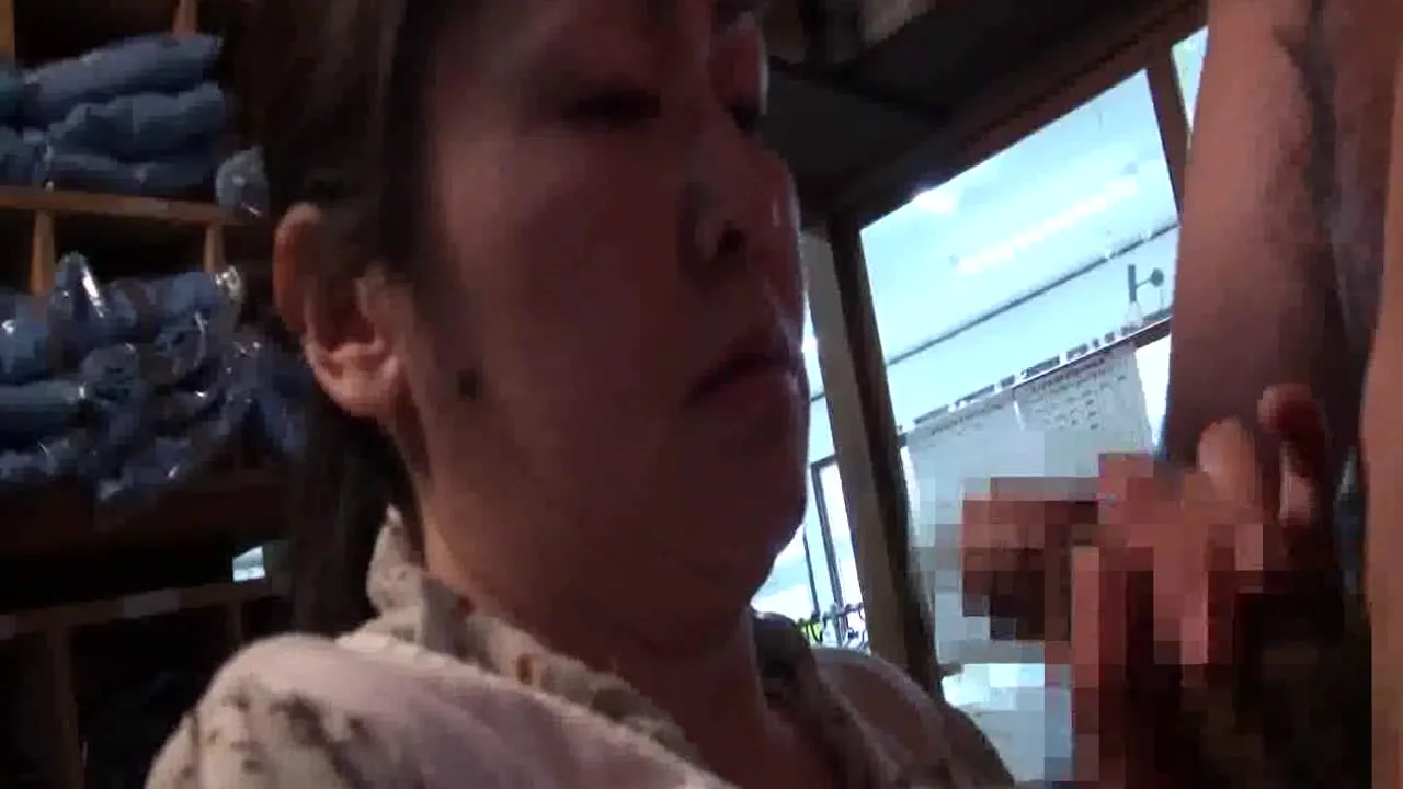 【素人】ぽっちゃりしてどこにでもいそうな素朴な人妻さんです。 旦那公認で不倫SEX - FC2 Video - 255825