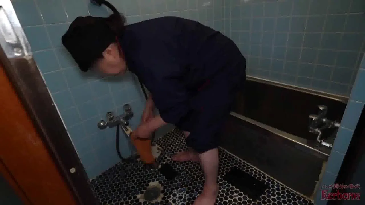 【人妻】突然職場に行ってももう動じない還暦熟女と仕事中に3Pを決行！ - FC2 Video - 255887