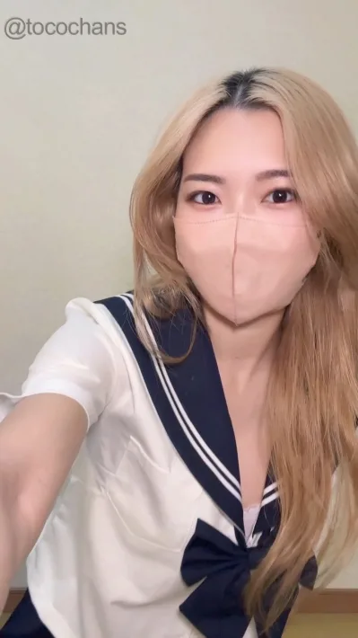 セーラー服ってやっぱ王道！っていうか覇道！私も何故か興奮してロングオナしちゃって遅刻！パン咥えるぜw - FC2 Video - 256579