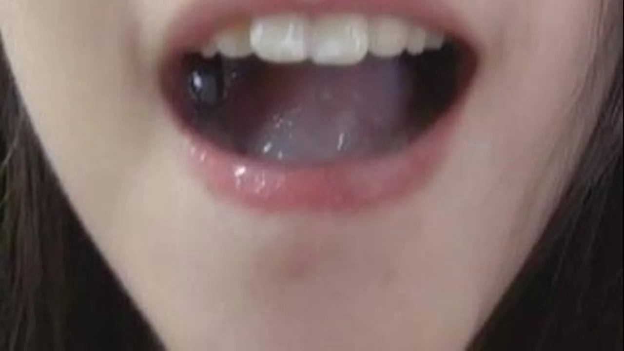 スレンダリングボンディの可愛い女子大生！オッサンのチンポをしゃぶって口内射精で残り汁まで吸う！ - FC2 Video - 258054