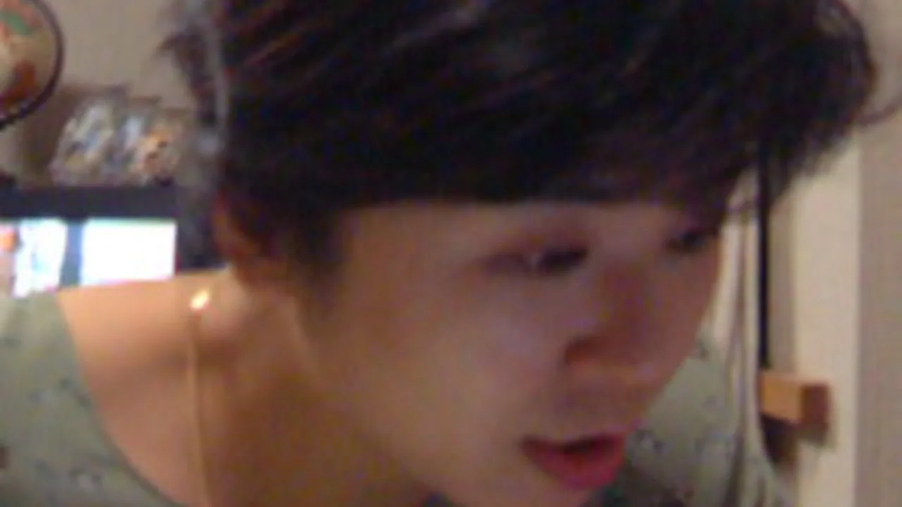 ムスメに トウサツ されていると指摘されても、撮られる快感に酔いしれている露出狂に調教された淫乱真理子 - FC2 Video - 258760