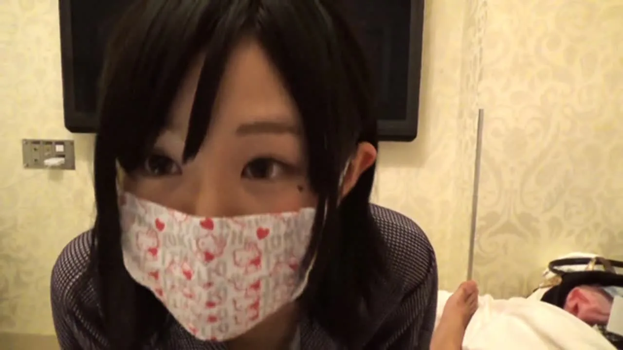 かなり可愛い感じの女子大生がオッサンのチンポをしゃぶって濃厚な中年ザーメンを口内射精されちゃう♡ - FC2 Video - 259878