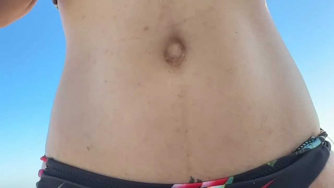 ※永久保存版【不倫寝取られ人妻　真夏のビーチで白昼堂々露出プレイ】水着　海　露出　トイレ　人妻　寝取られ　NTR 中出し　ザーメン　生挿入　刺青　脇毛　 - FC2 Video - 260612