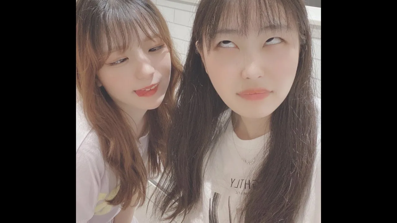 【無】とても明るい性格で人気の彼女。彼氏のチンポ大好きでいつも舐めまくっています。 - FC2 Video - 261132