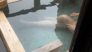 日光のホテル徳川、ベランダの部屋付き露天風呂に入湯している妻の貧乳真理子をトウサツ ① - FC2 Video - 262030