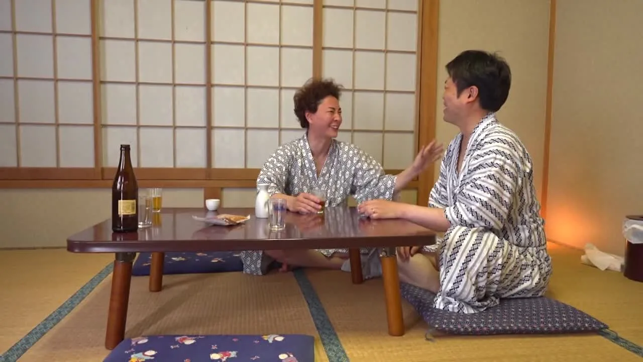 Iカッフ爆乳の高スヘックホティ美人妻を夫婦旅行中にNTRよい潰れた旦那を放置し3P乱 交て種付け浴 - FC2 Video - 262544