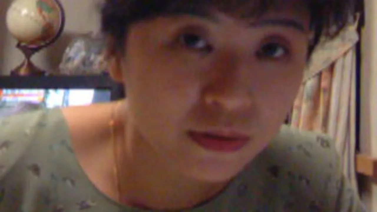 ムスメ から トウサツ されていると指摘されても、撮られる快感から トウサツ を認めた妻の淫乱真理子 - FC2 Video - 263350