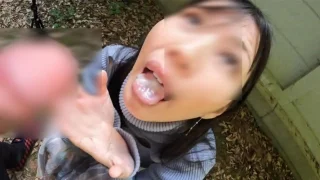 野外の建物の陰でご主人様のチンポをしゃぶってお口奉仕 口内射精で出してもらってザーメン飲みました♡ - FC2 Video - 264244