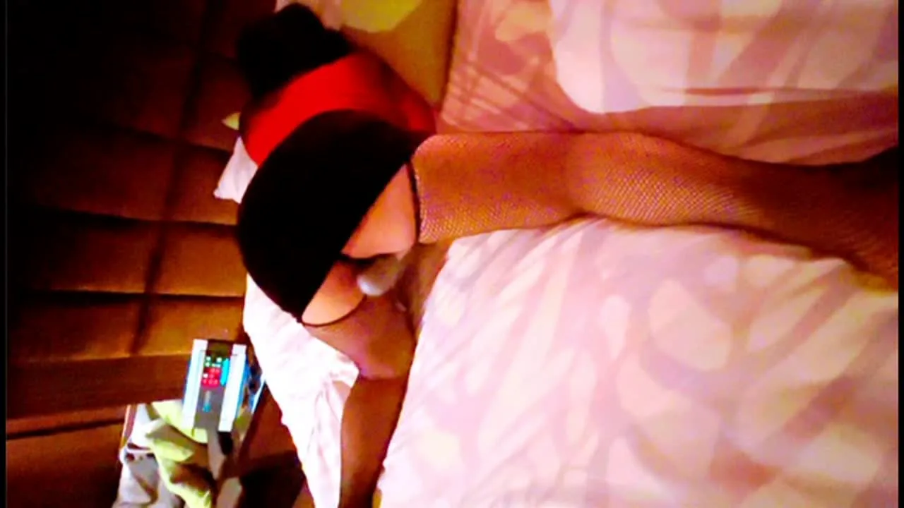 毎日オナニーをしちゃう淫乱オマンピーＯＬ！四つん這いになって電マをおまんこに当てておマンズリ！ - FC2 Video - 264322