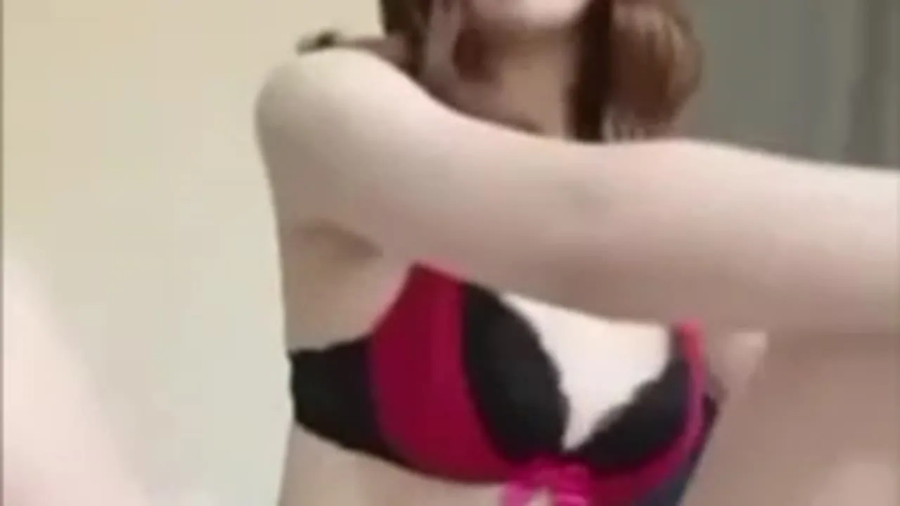 【無/顔晒し】第二弾。カメラの前で肉厚美マンを豪快に見せ付けメス声ガチイキ！今時女子大生の誰にも言えない秘密のアルバイトの全貌を公開する。 - FC2 Video - 264902