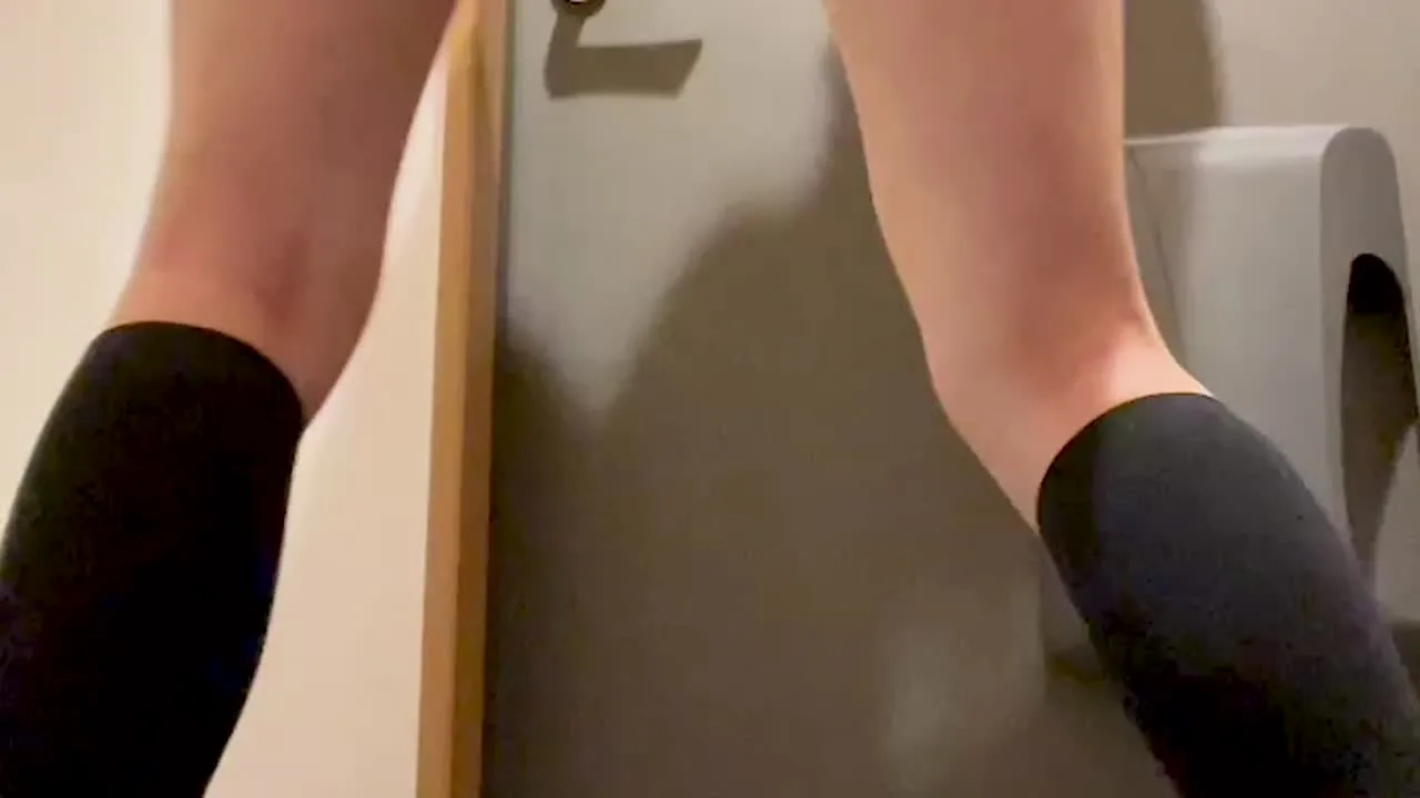 特別価格500pt【モロ付】清楚剛毛人妻第18段！帰宅後そのまま玄関でムレムレ剛毛丸見せビンビン乳首で腰ヘコ本気イキオナニー - FC2 Video - 265358