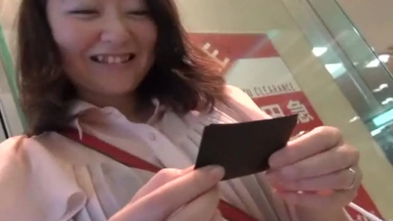 【人妻】欲求不満を抱き、激しいSEXを切望する淫乱妻たち　素人妻２名　その６２ - FC2 Video - 266388