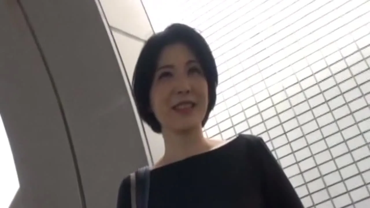 【人妻】欲求不満を抱き、激しいSEXを切望する淫乱妻たち　素人妻２名　その７９ - FC2 Video - 268308