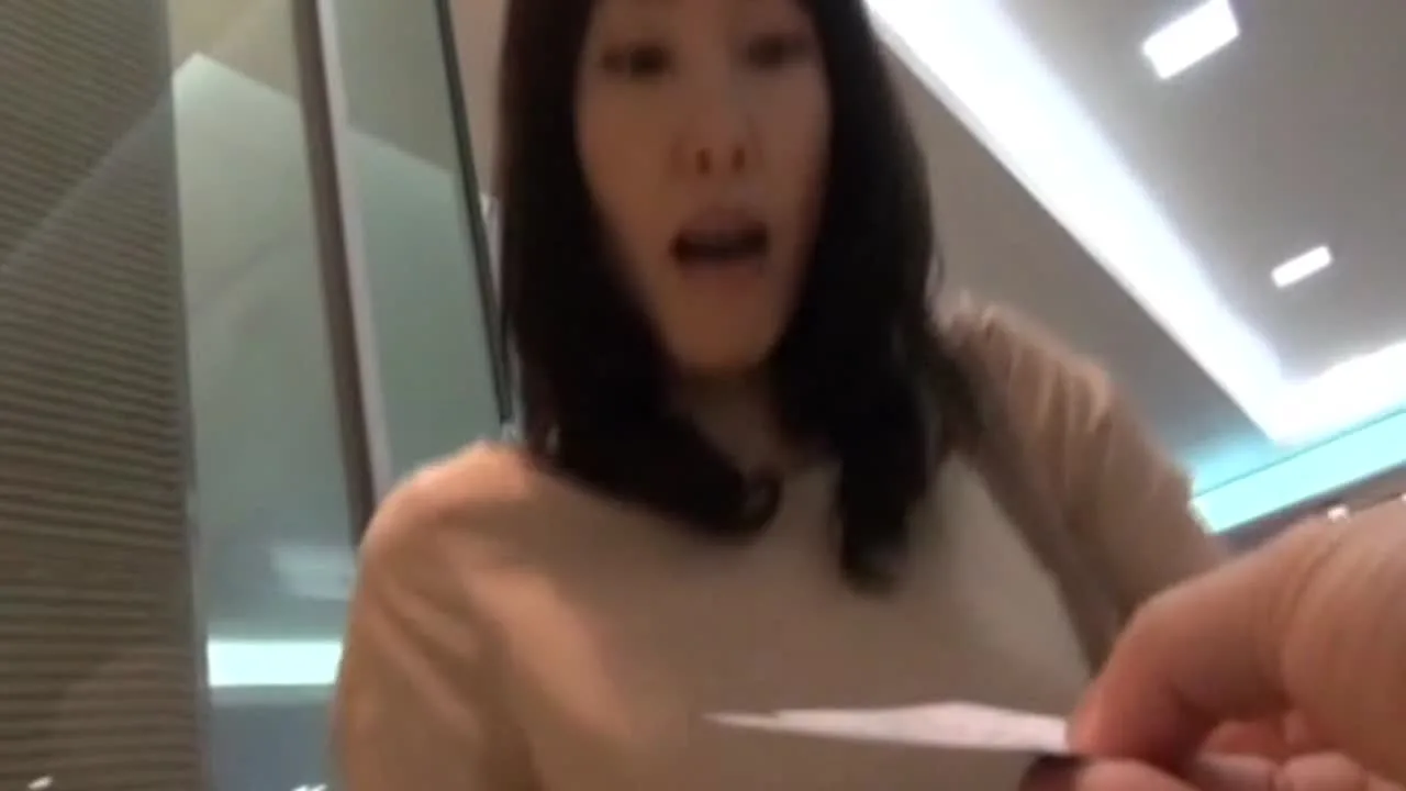 【人妻】欲求不満を抱き、激しいSEXを切望する淫乱妻たち　素人妻２名　その８０ - FC2 Video - 268330