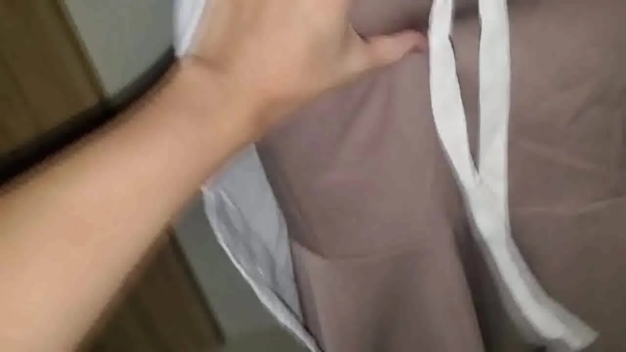 ハン屋の看板お店のエフロン姿て生ハメ大きなお尻にふっかけ中出し FC2-PPV-2441593.mp - FC2 Video - 268629