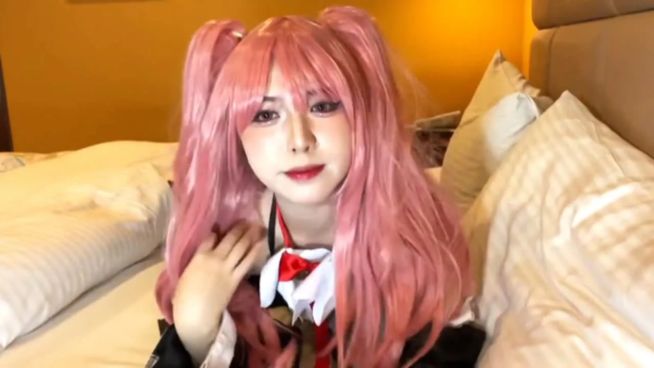 可愛いコスプレイヤーちゃんがめっちゃ痴女！唾液を垂らされ顔を舐められ、凄まじい手コキでチンポ抜き！ - FC2 Video - 270830