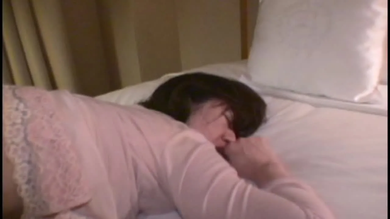 「あなたごめんなさい…、私、おま○こが疼いてしかたないの…」　いつまでも女でいたいと思う人妻たち　素人妻２名　その１欲ボスさん素材　２名　その１２ - FC2 Video - 271636